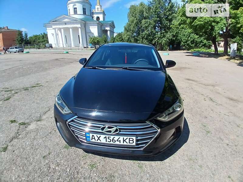 Седан Hyundai Elantra 2017 в Чугуєві