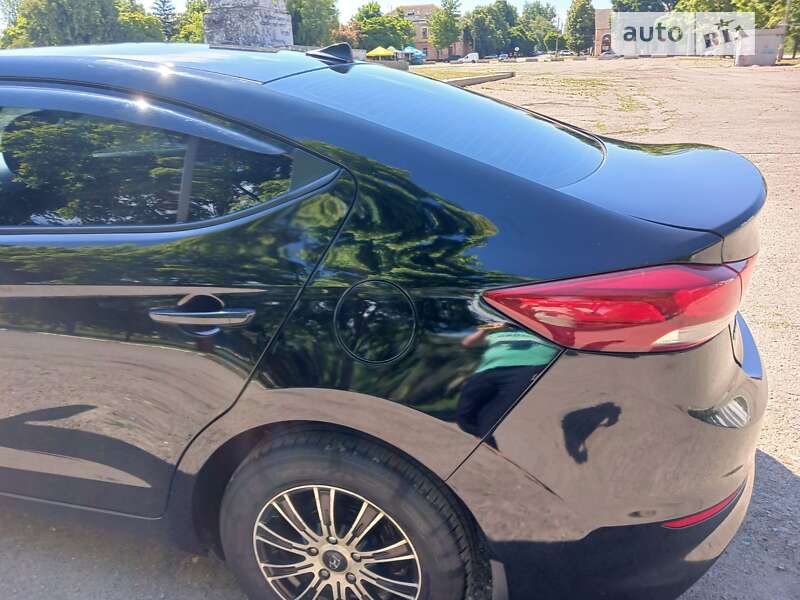 Седан Hyundai Elantra 2017 в Чугуєві