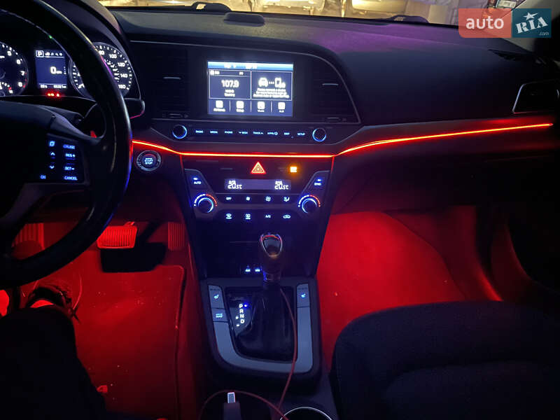 Седан Hyundai Elantra 2017 в Киеве