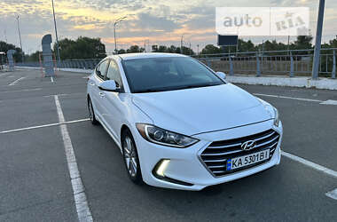 Седан Hyundai Elantra 2017 в Киеве