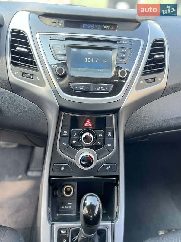 Седан Hyundai Elantra 2015 в Ивано-Франковске