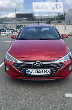 Седан Hyundai Elantra 2018 в Киеве