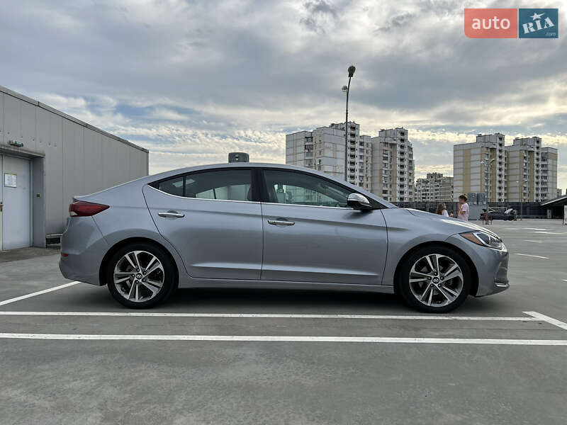 Седан Hyundai Elantra 2016 в Києві