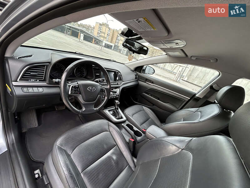 Седан Hyundai Elantra 2016 в Києві