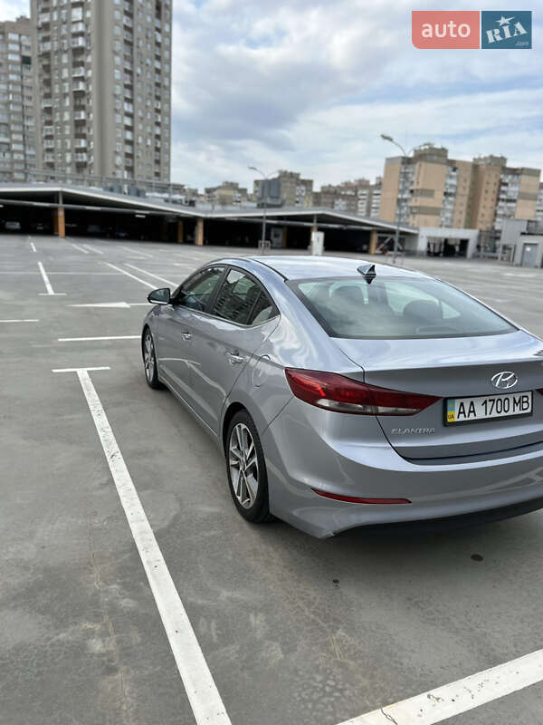 Седан Hyundai Elantra 2016 в Києві