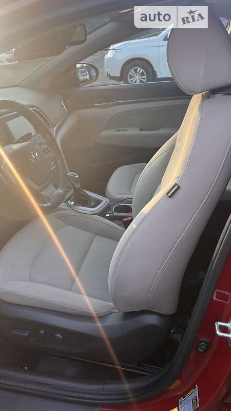 Седан Hyundai Elantra 2016 в Киеве