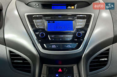 Седан Hyundai Elantra 2013 в 