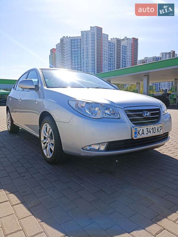 Седан Hyundai Elantra 2008 в Киеве
