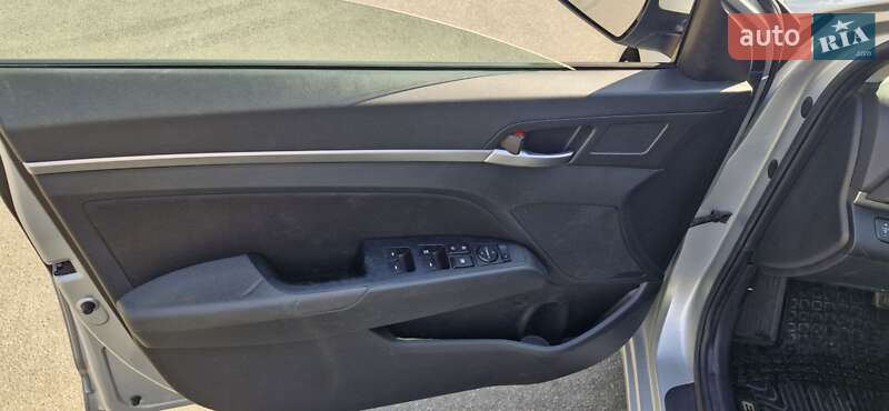 Седан Hyundai Elantra 2019 в Харькове