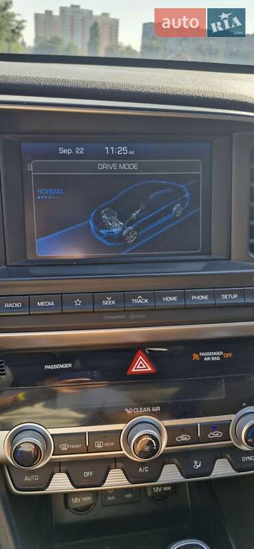 Седан Hyundai Elantra 2019 в Харькове