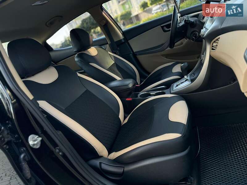 Седан Hyundai Elantra 2012 в Івано-Франківську