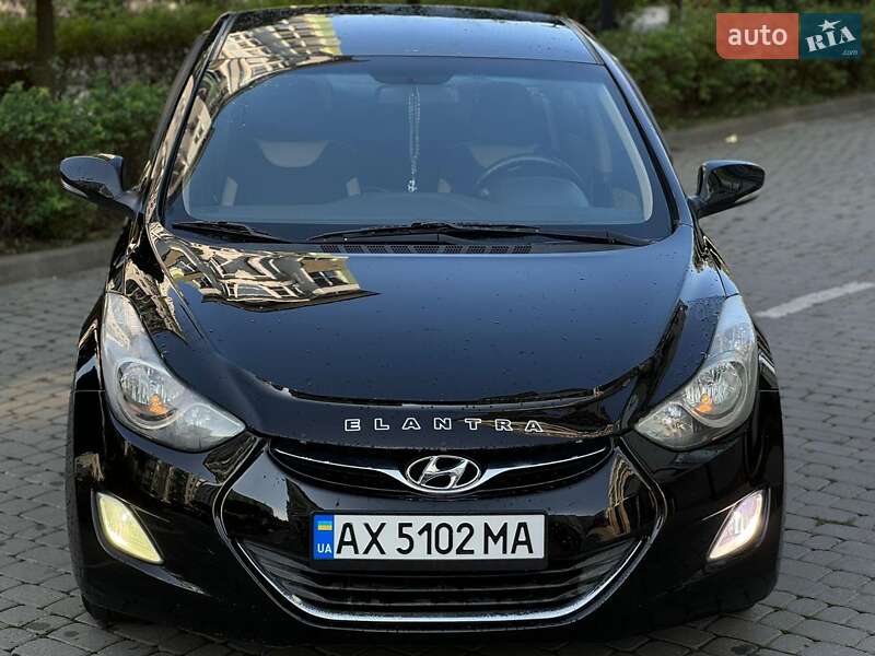 Седан Hyundai Elantra 2012 в Івано-Франківську
