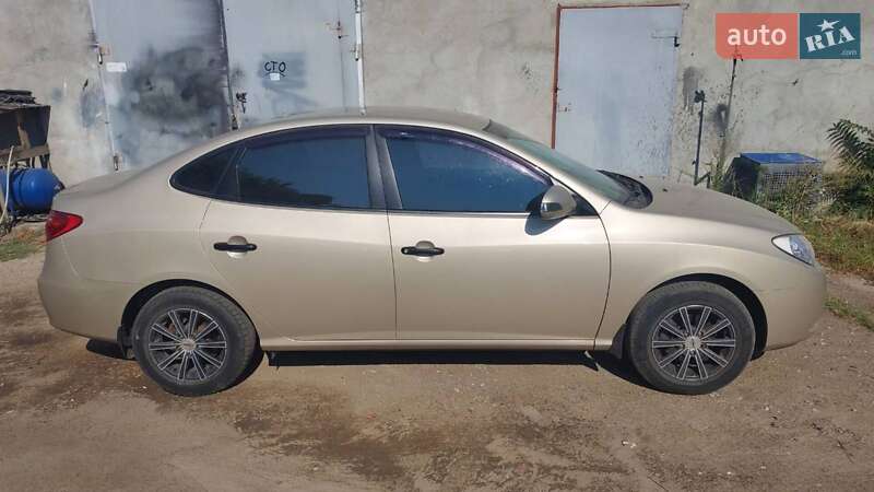 Седан Hyundai Elantra 2010 в Измаиле