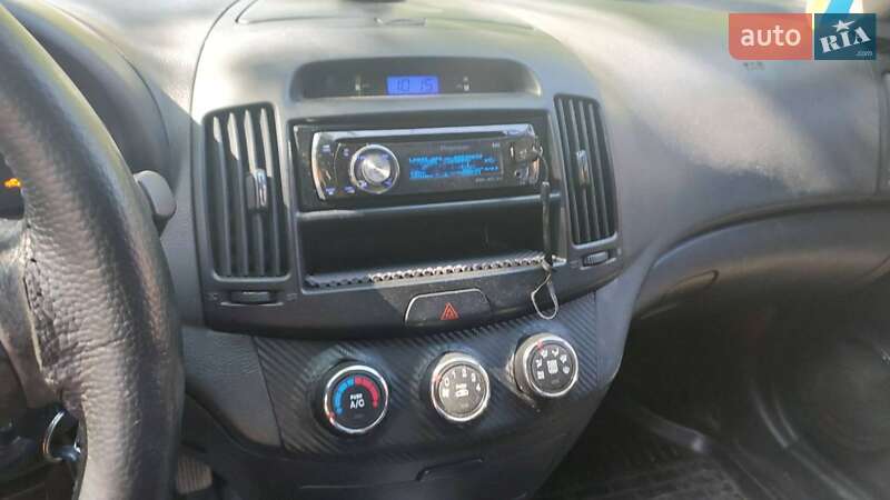 Седан Hyundai Elantra 2010 в Измаиле