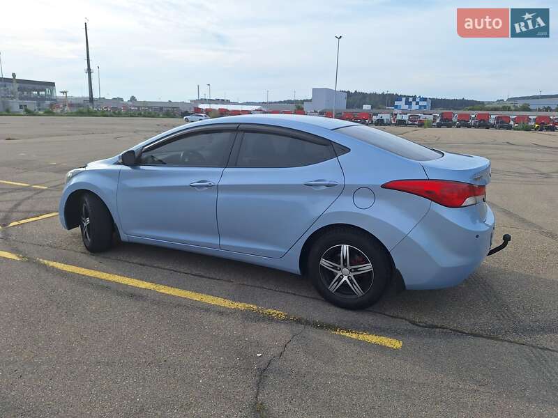 Седан Hyundai Elantra 2011 в Херсоне