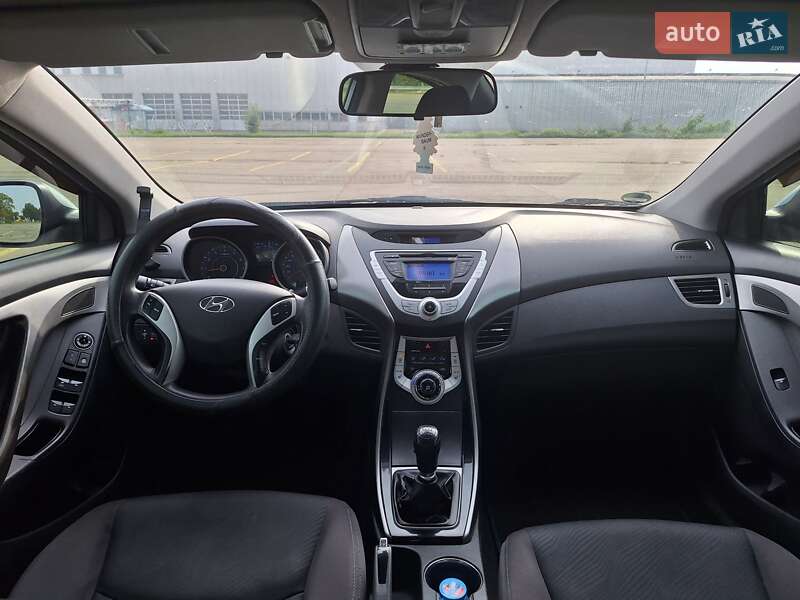 Седан Hyundai Elantra 2011 в Херсоне