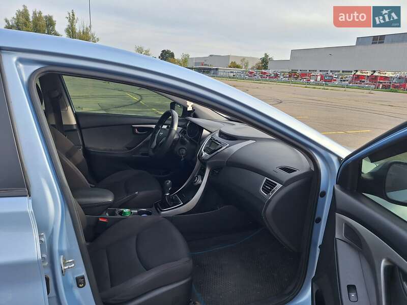 Седан Hyundai Elantra 2011 в Херсоне