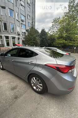 Седан Hyundai Elantra 2014 в Днепре