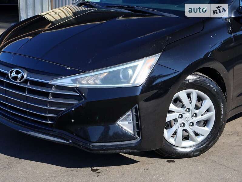 Седан Hyundai Elantra 2019 в Львове