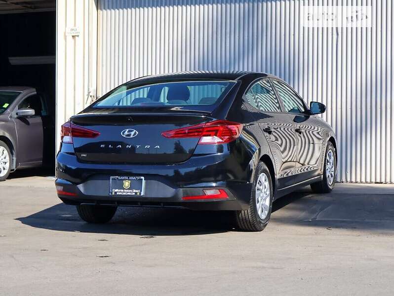 Седан Hyundai Elantra 2019 в Львове