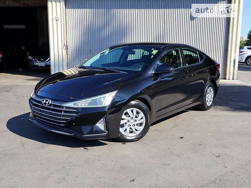 Седан Hyundai Elantra 2019 в Львове