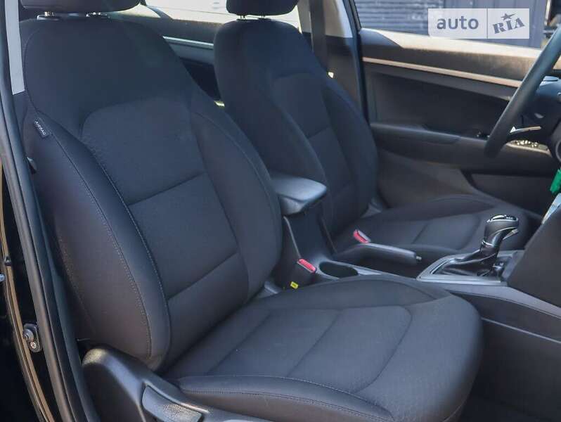 Седан Hyundai Elantra 2019 в Львове