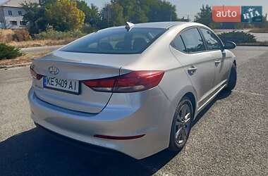 Седан Hyundai Elantra 2016 в Новомосковске