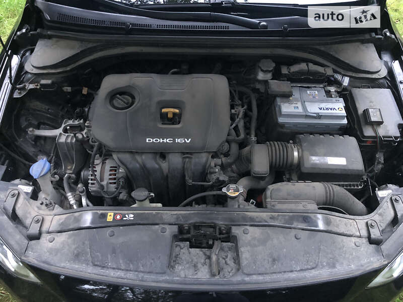 Седан Hyundai Elantra 2018 в Львові