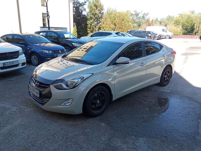 Седан Hyundai Elantra 2011 в Києві