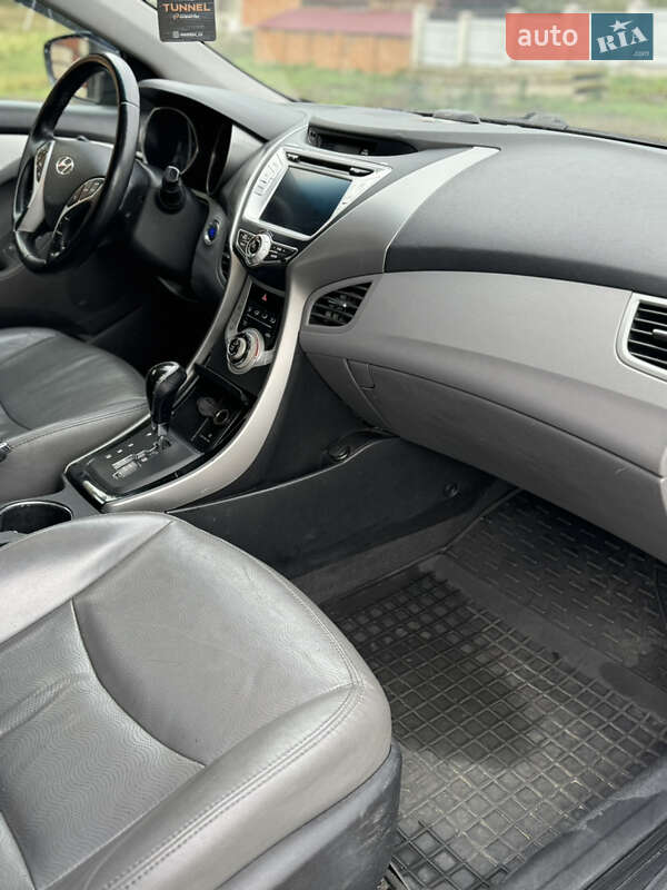 Седан Hyundai Elantra 2011 в Черновцах
