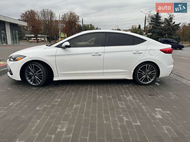 Седан Hyundai Elantra 2017 в Кривом Роге