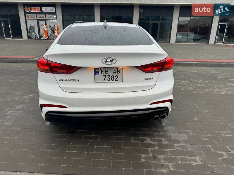 Седан Hyundai Elantra 2017 в Кривом Роге