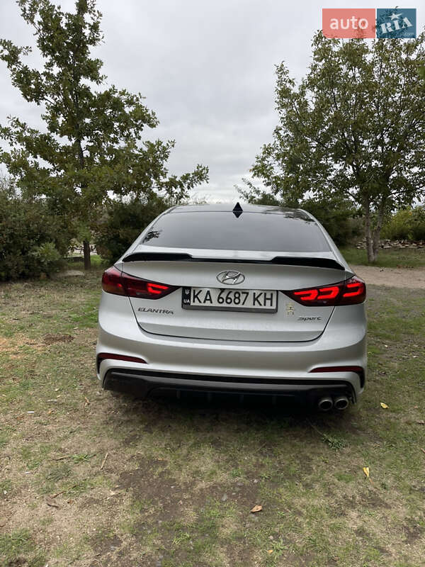 Седан Hyundai Elantra 2017 в Одессе