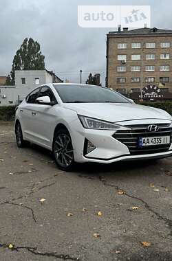 Седан Hyundai Elantra 2019 в Киеве