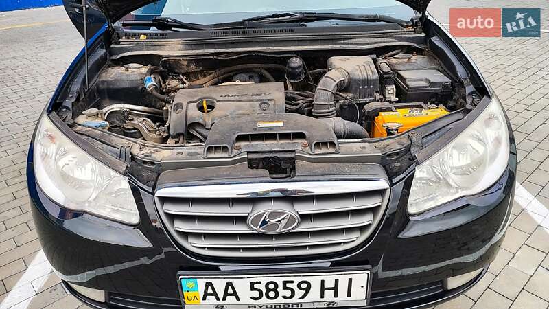 Седан Hyundai Elantra 2008 в Киеве