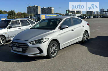 Седан Hyundai Elantra 2018 в Киеве