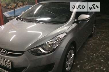 Седан Hyundai Elantra 2013 в Новоселиці