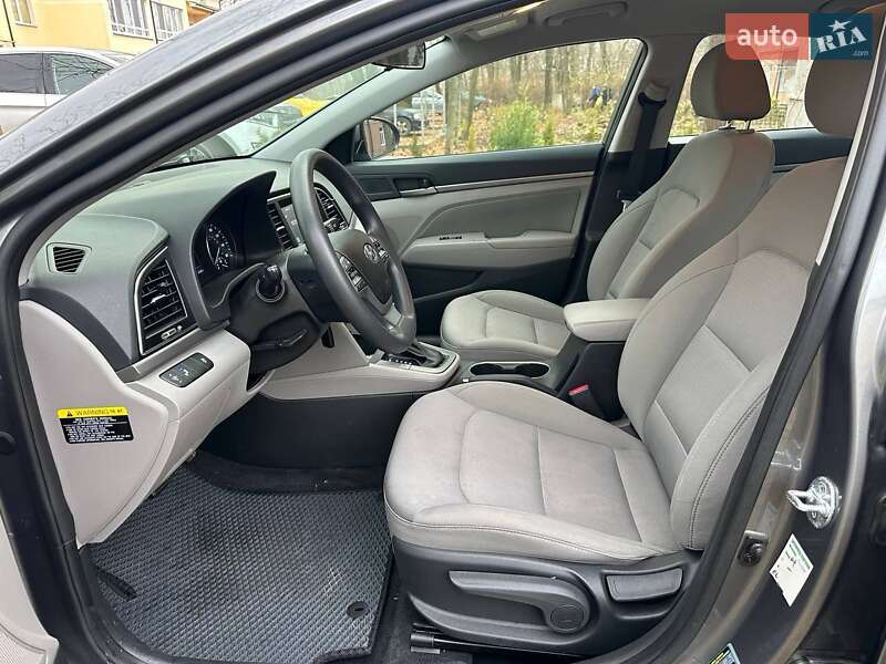 Седан Hyundai Elantra 2017 в Черноморске