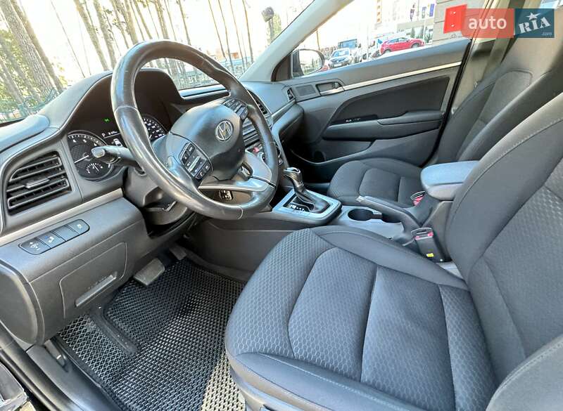 Седан Hyundai Elantra 2018 в Киеве