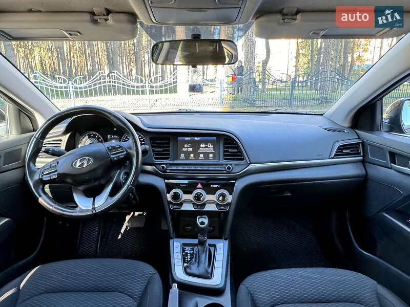 Седан Hyundai Elantra 2018 в Киеве