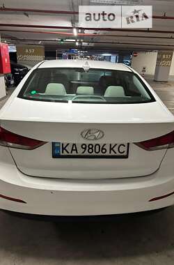 Седан Hyundai Elantra 2016 в Києві