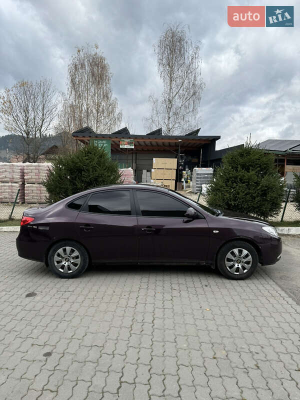 Седан Hyundai Elantra 2008 в Верховине