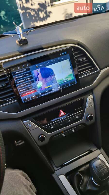 Седан Hyundai Elantra 2018 в Лохвице