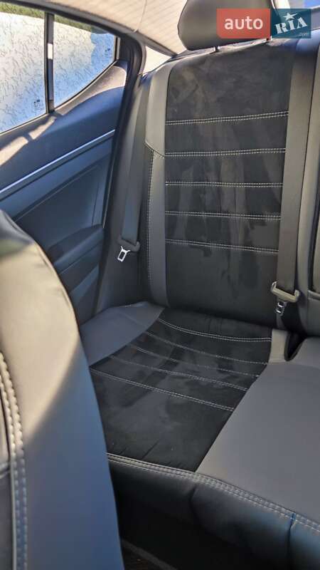 Седан Hyundai Elantra 2018 в Лохвице