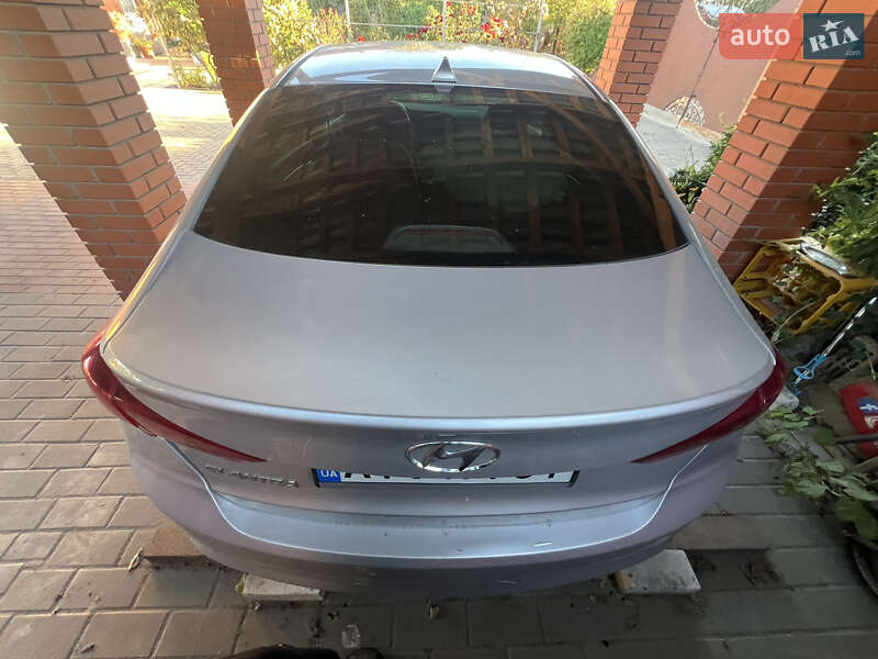 Седан Hyundai Elantra 2017 в Броварах