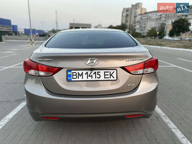 Hyundai Elantra 2012