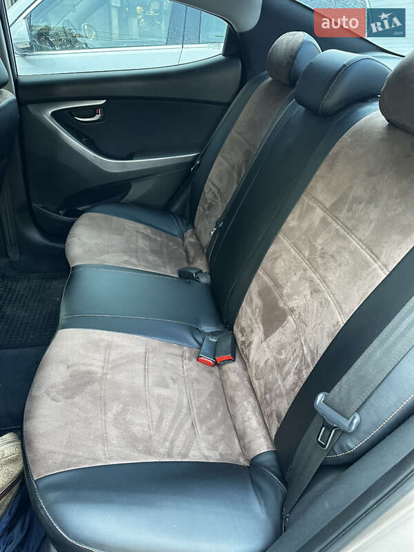 Седан Hyundai Elantra 2012 в Сумах