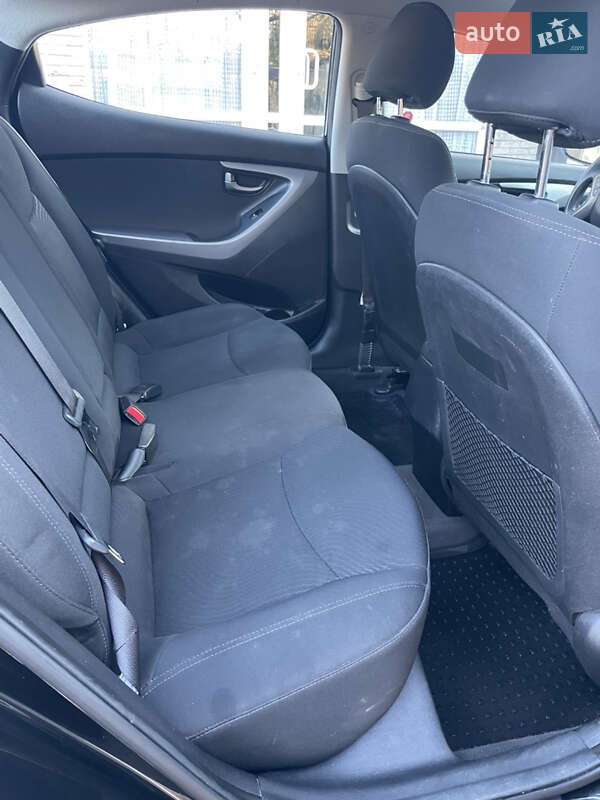 Седан Hyundai Elantra 2014 в Луцке
