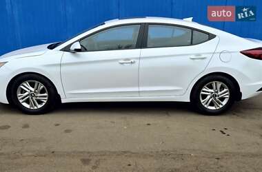 Седан Hyundai Elantra 2019 в Киеве