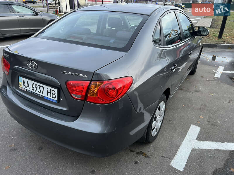 Седан Hyundai Elantra 2008 в Киеве